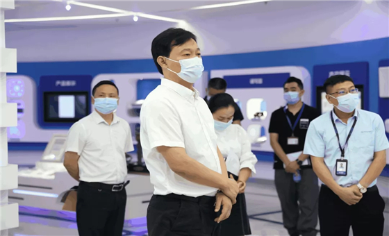 光明区委副书记、政法委书记张华伟莅临牛宝体育调研指导